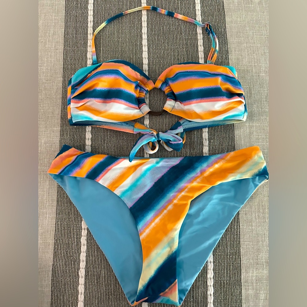 Women’s Cupshe Bikini with reversible Bottoms Size Medium